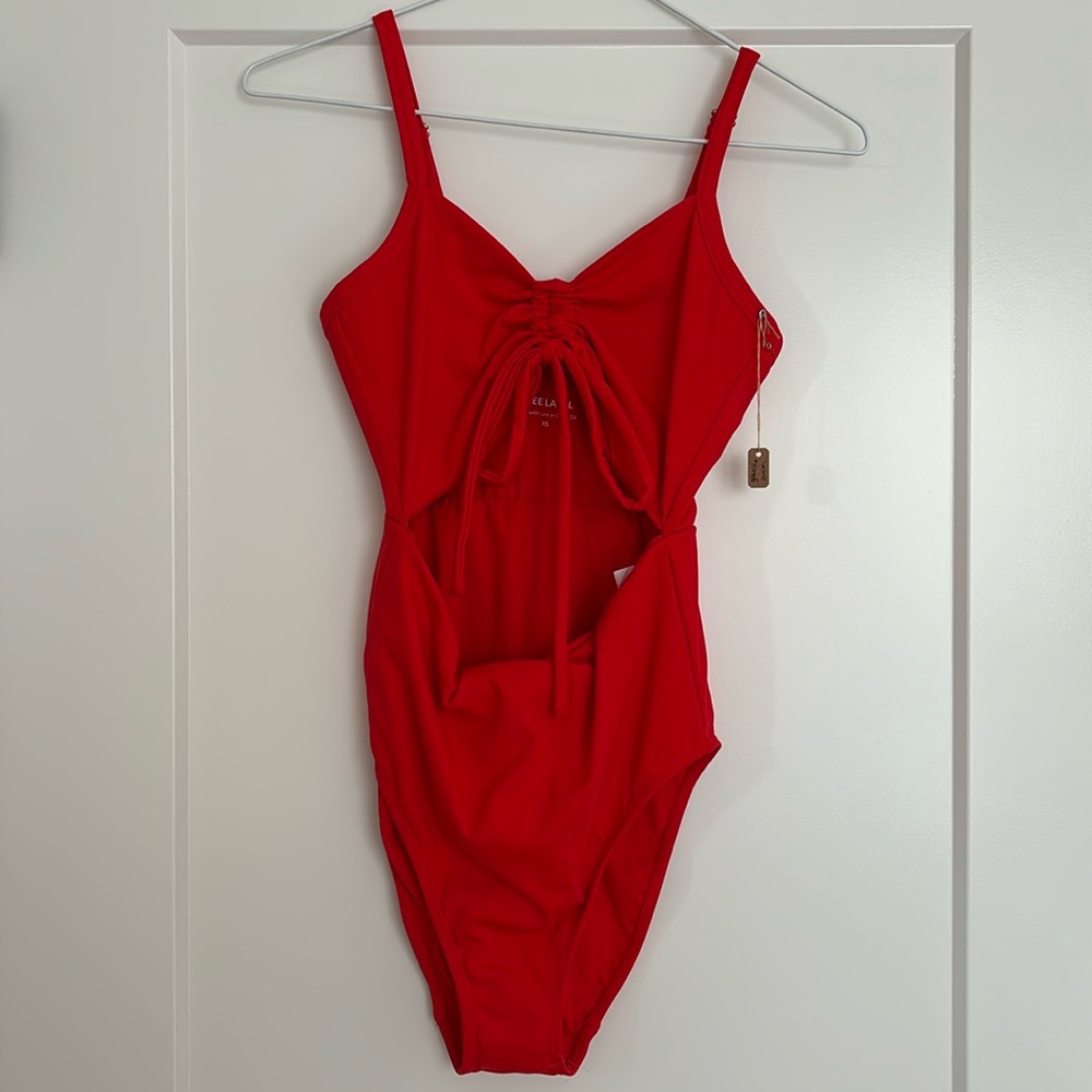 Free Label Gabriola one piece